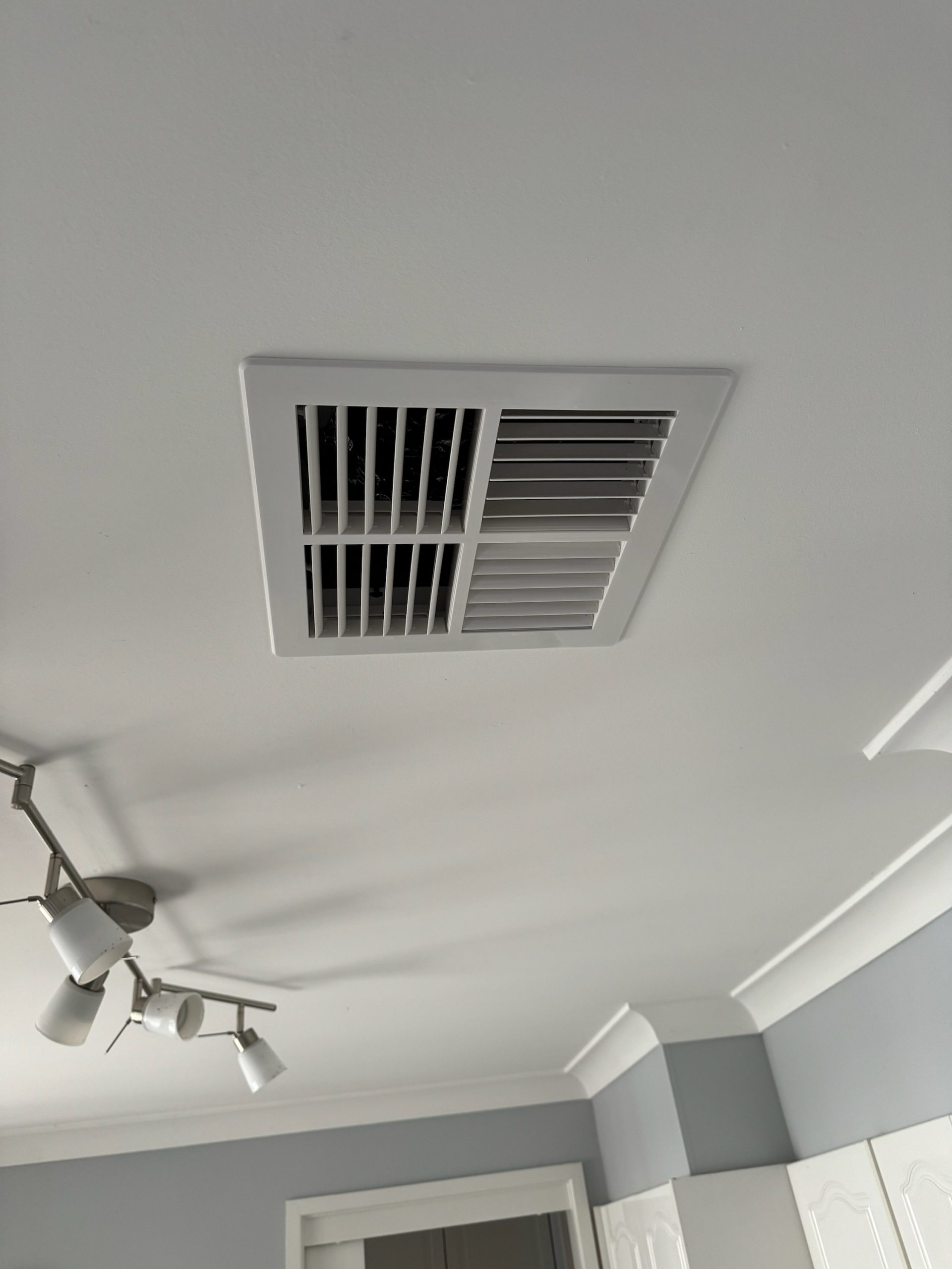 Ducted air conditioning ceiling vent